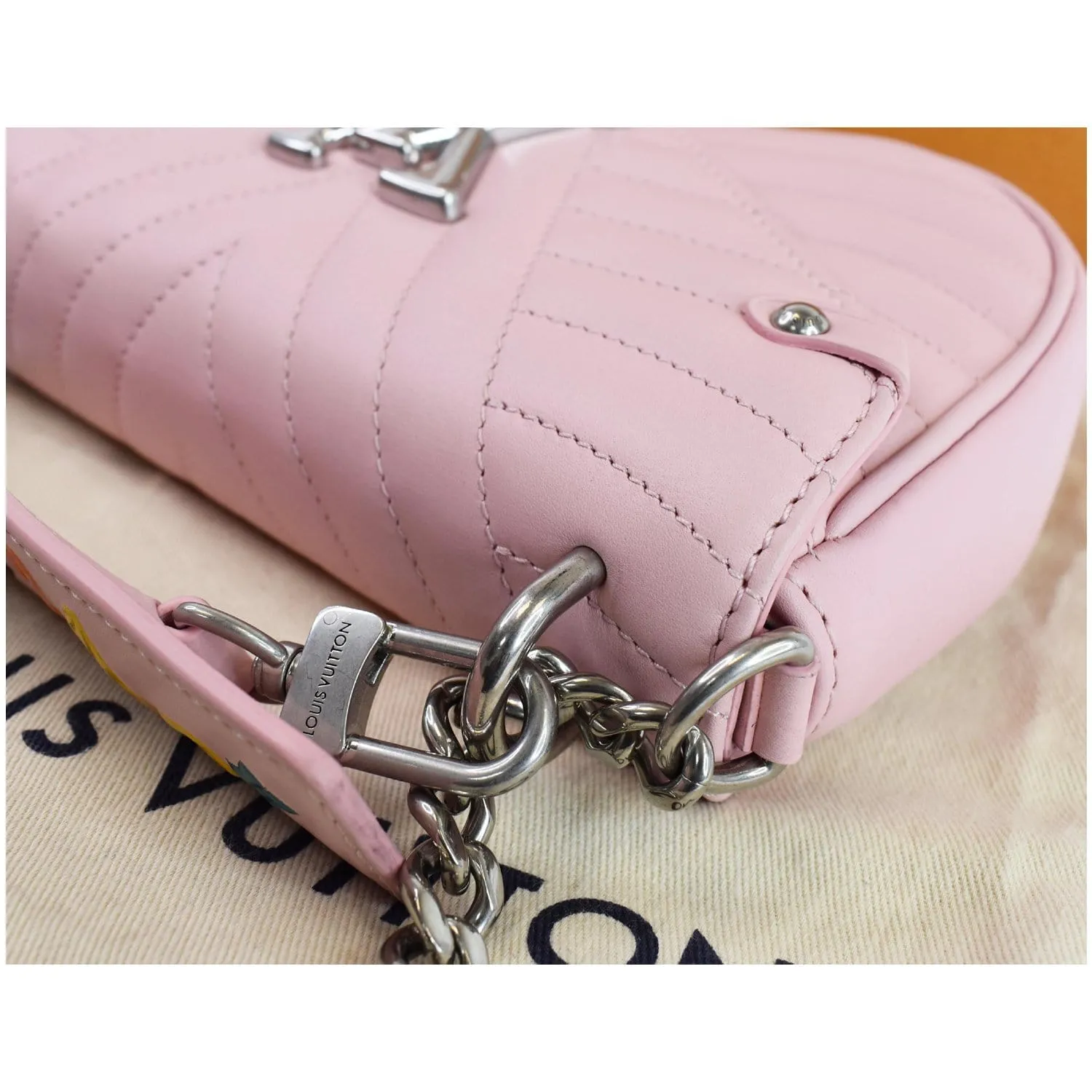 LOUIS VUITTON New Wave Chain MM Calfskin Leather Shoulder Bag Rose Pink